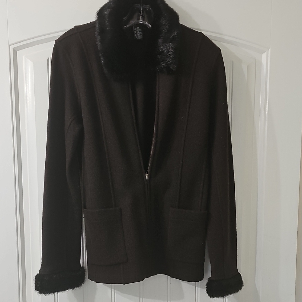 Chic Black Women's Blazer with Faux Fur Accents